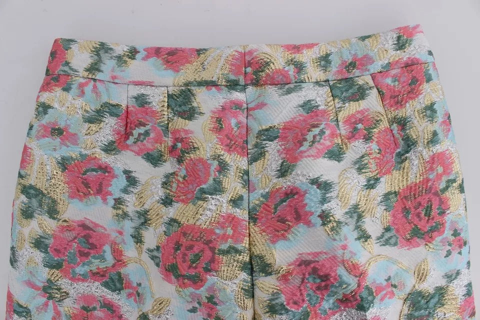 Weiß-rosa Brokathose mit Blumenmuster