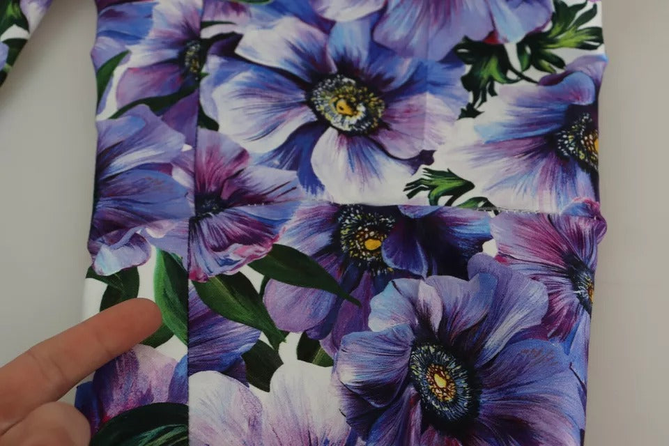 Lilafarbene, schmal zulaufende Baumwollhose mit Blumenmuster