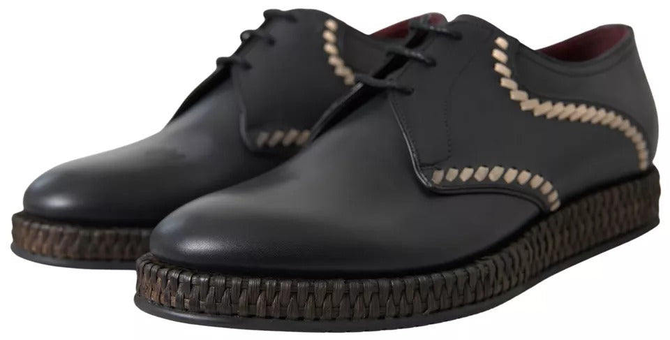 Schwarze Derby-Schuhe aus Leder in Beige