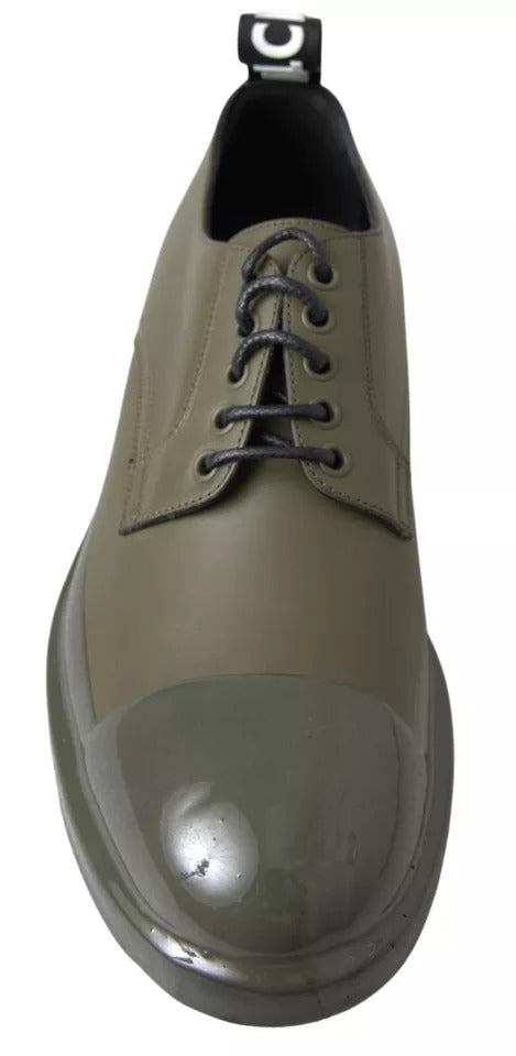 Grüne Lederschuhe mit Gummisohle