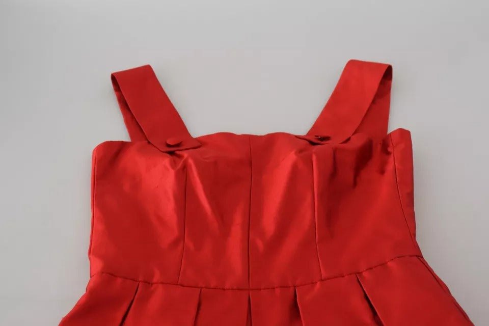 Rotes A-Linien-Midikleid aus Satinseide mit Plissee