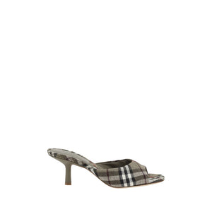 Sandalen mit Absatz