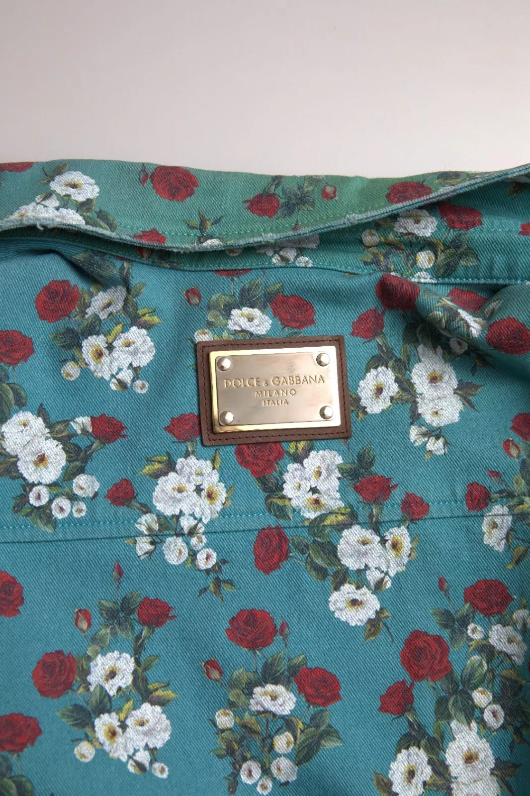 Blaues Jeanshemd aus Baumwolle mit Knopfleiste und Blumenmuster