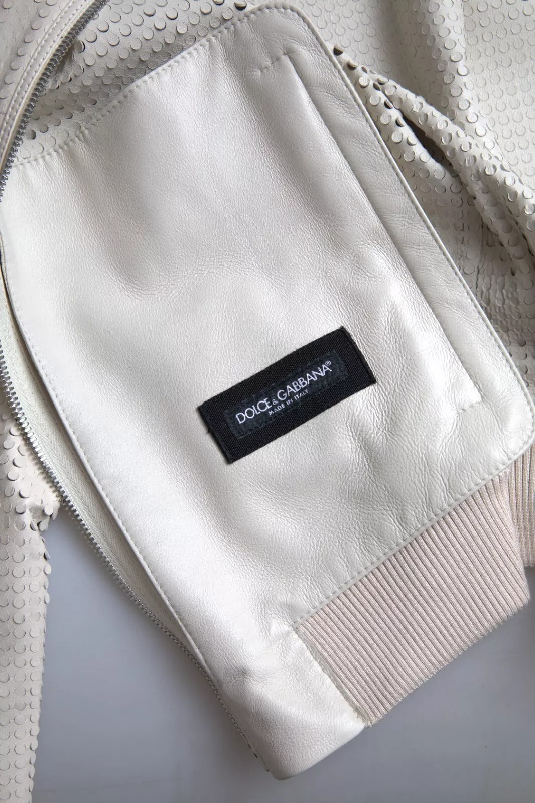 Off White – Perforierte Lederjacke mit durchgehendem Reißverschluss