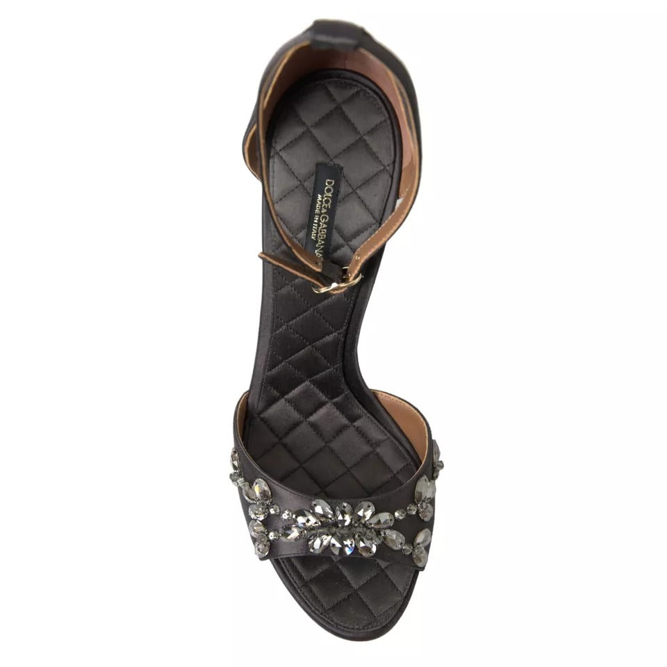 Graue Satin-Sandalen mit Knöchelriemen und Kristallen