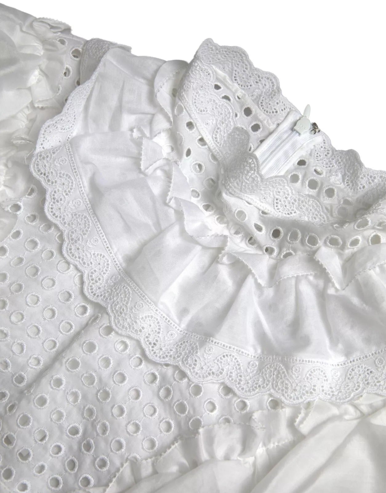 Weiße Rollkragenbluse aus Baumwolle mit Spitzenbesatz