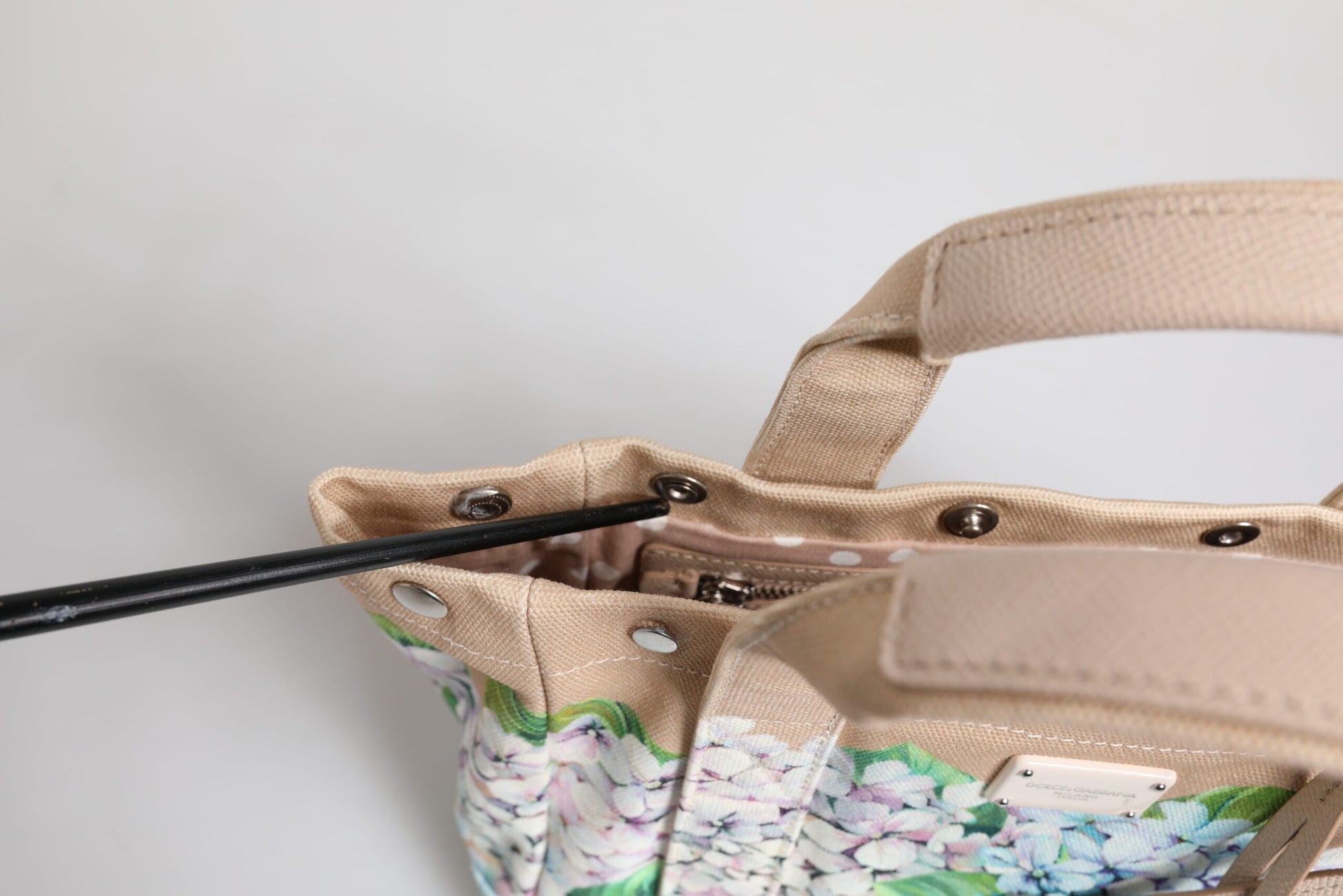 Mehrfarbige Tragetasche aus Canvas mit Blumenmuster TANIA mit Henkel