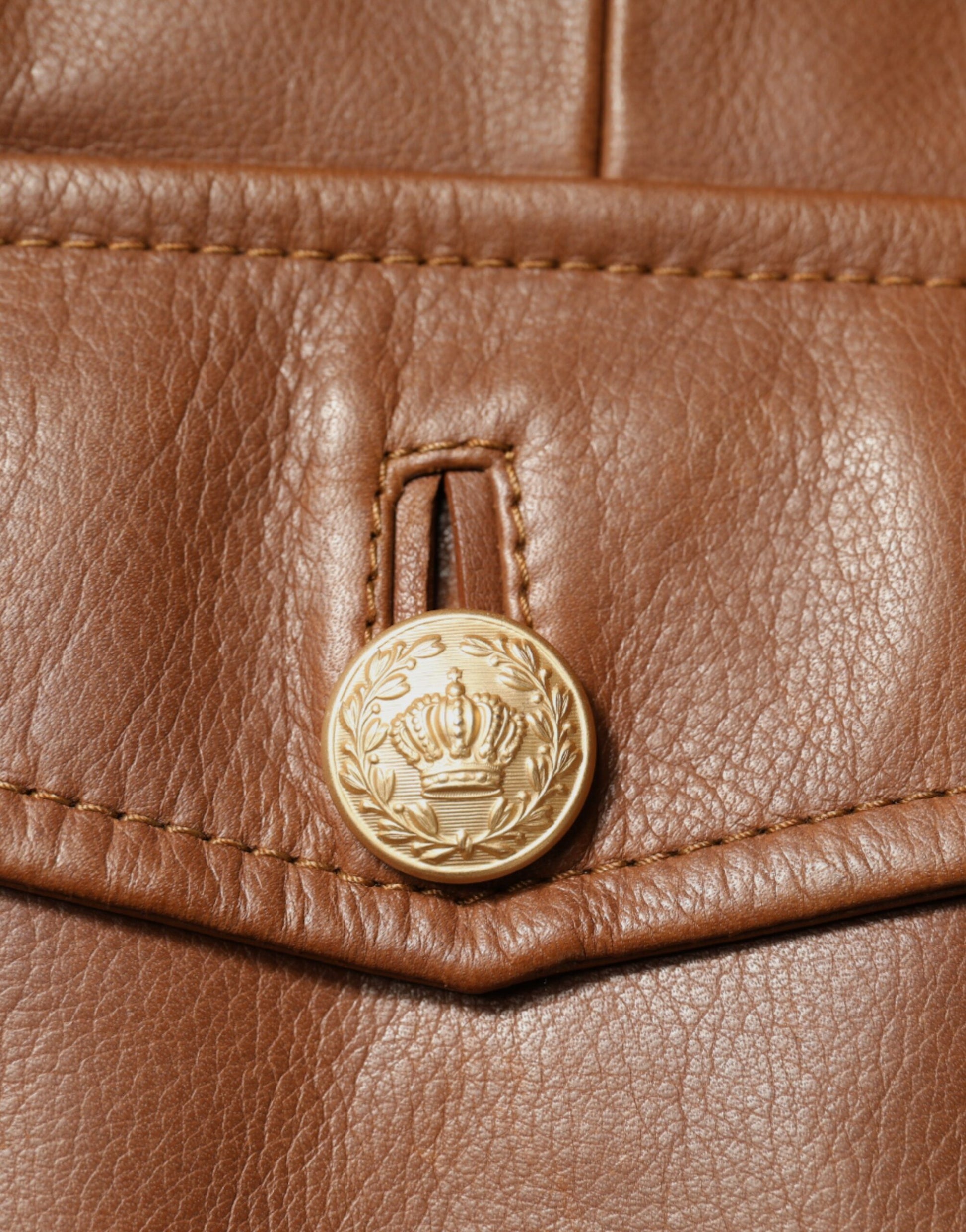 Braune Button-Down-Jacke aus Kalbsleder