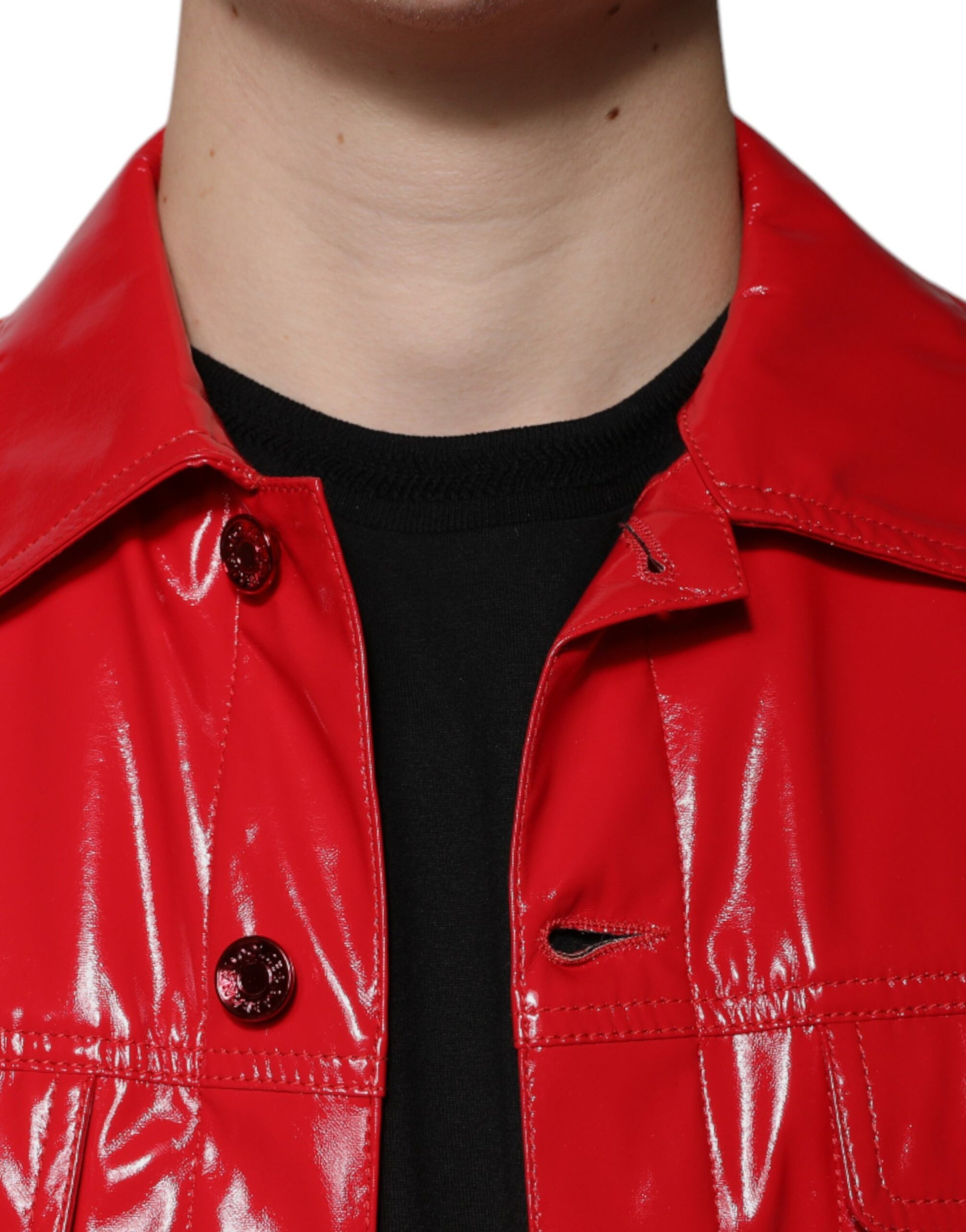 Rote Polyesterjacke mit Button-Down-Kragen