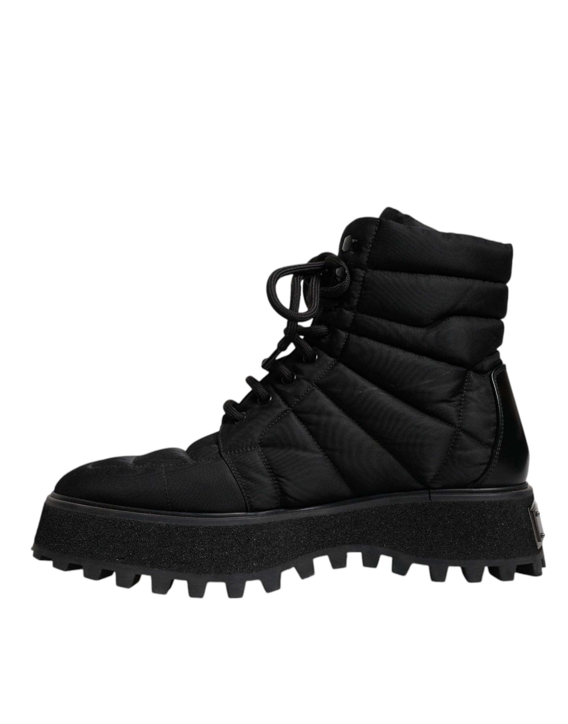 Schwarze, gepolsterte, wadenlange Schnürstiefel