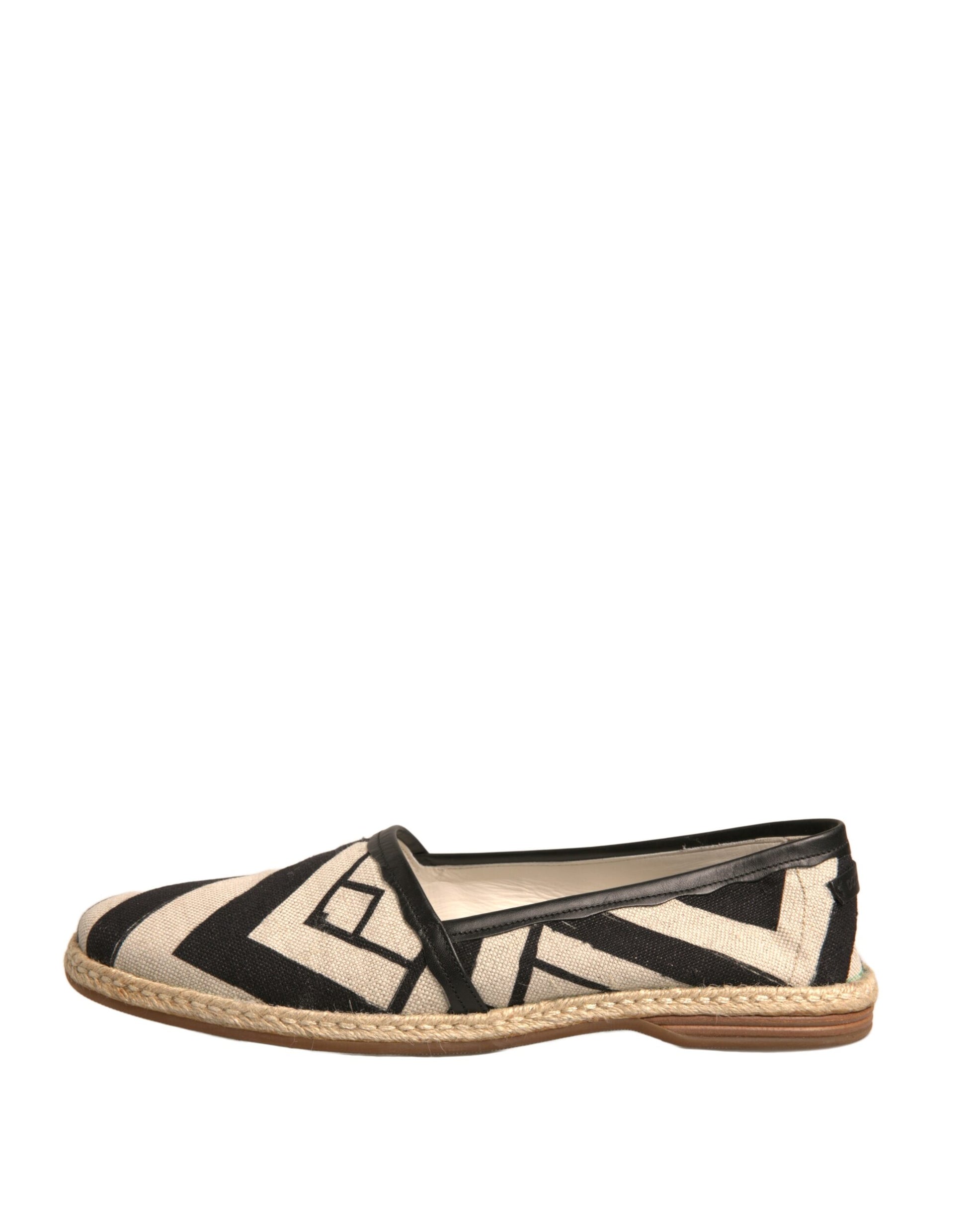 Espadrille-Schuhe mit schwarzen und weißen Streifen