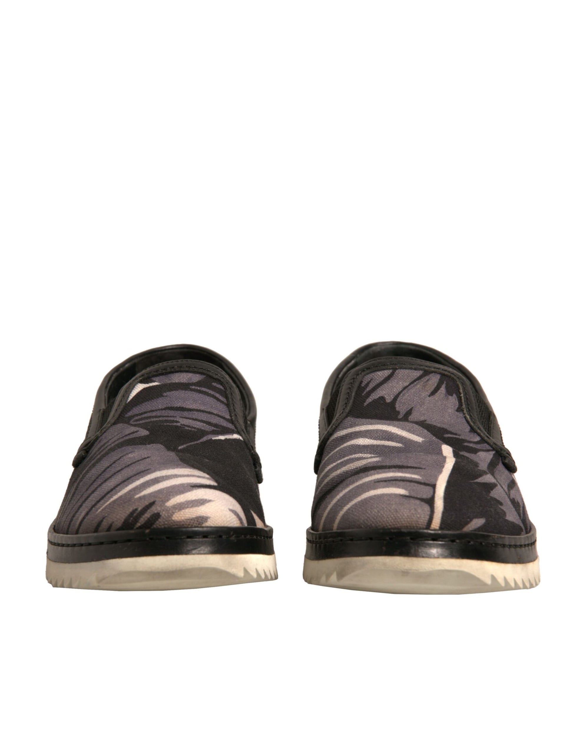 Schwarze Slipper aus Canvas mit tropischem Print