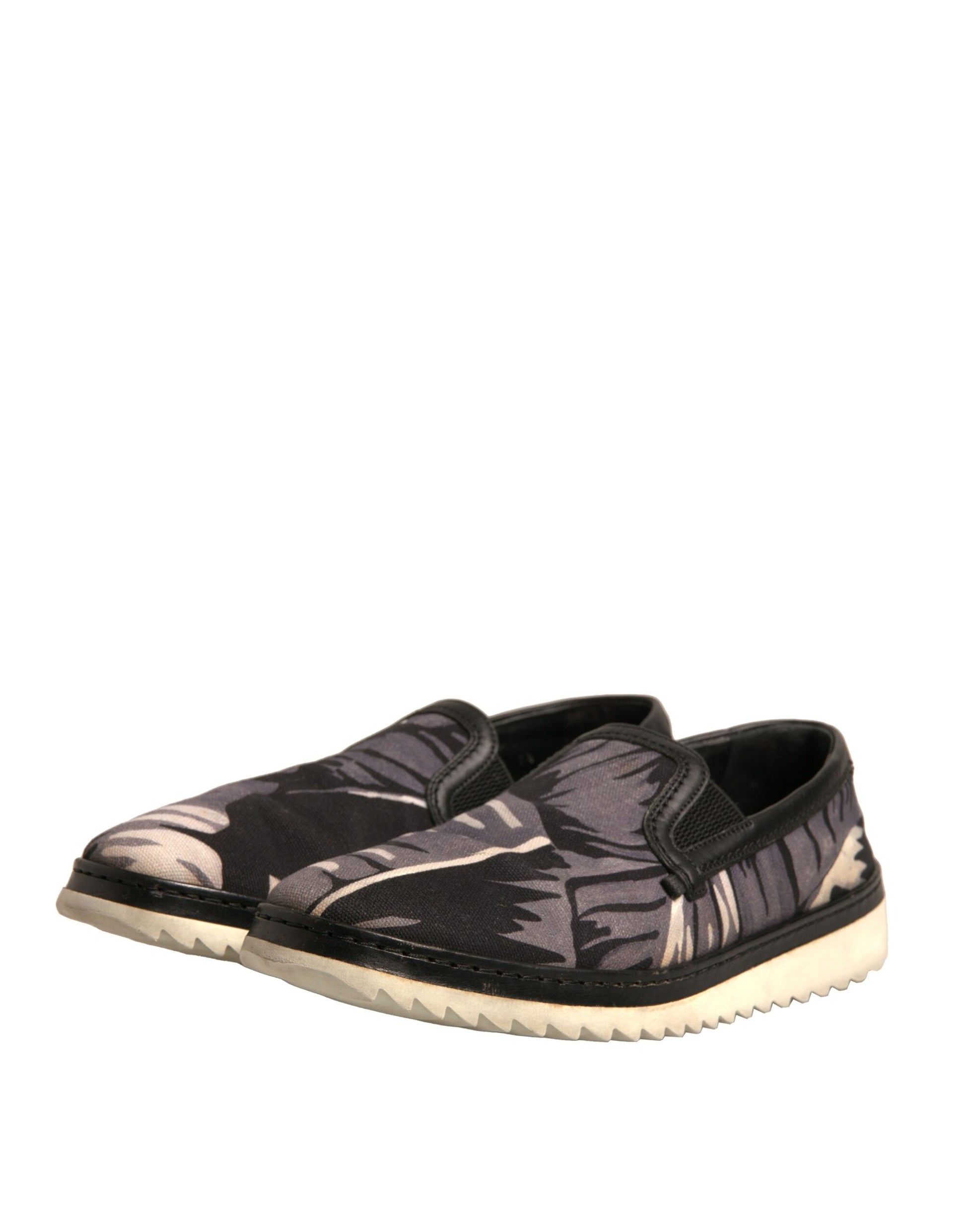 Schwarze Slipper aus Canvas mit tropischem Print