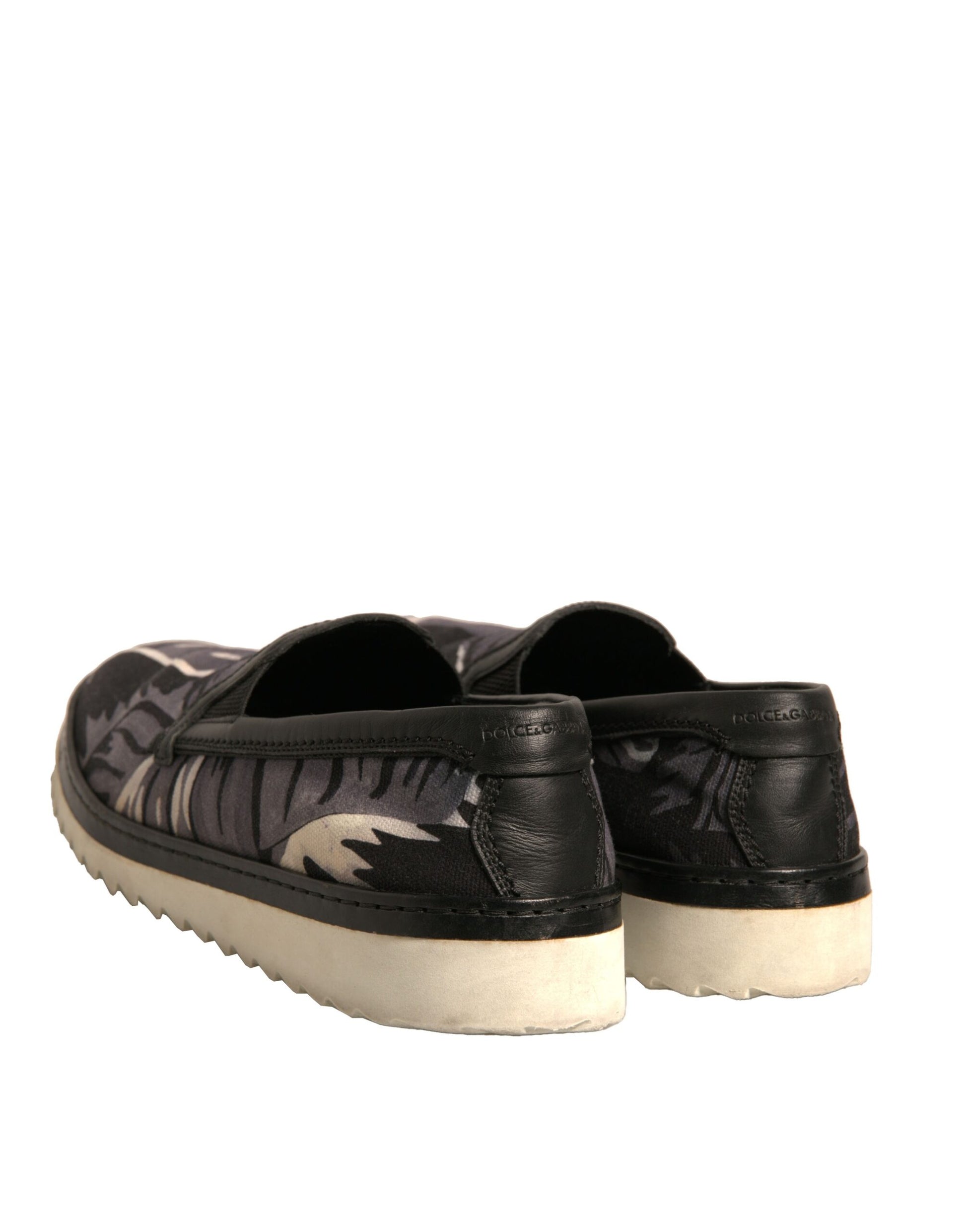 Schwarze Slipper aus Canvas mit tropischem Print