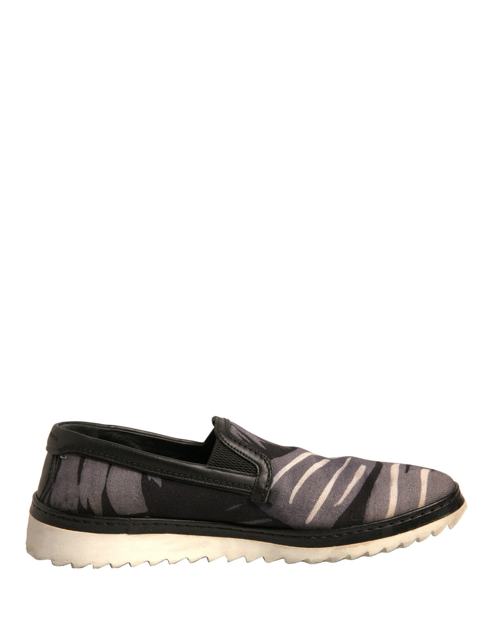 Schwarze Slipper aus Canvas mit tropischem Print