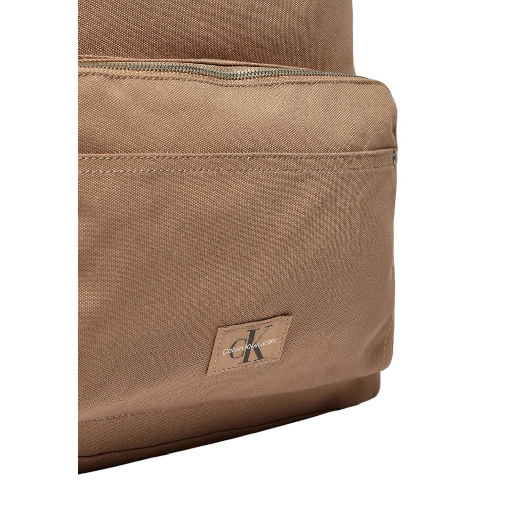 Beigefarbener Rucksack aus recyceltem Polyester
