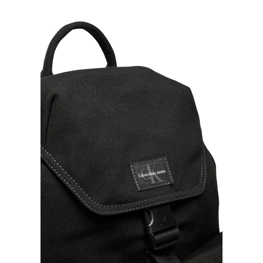 Schwarzer Rucksack aus recyceltem Polyester