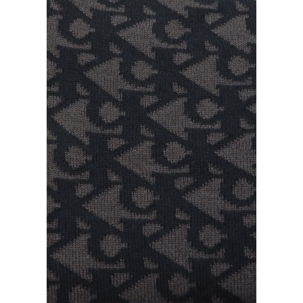 Schwarzer Schal aus recyceltem Polyester