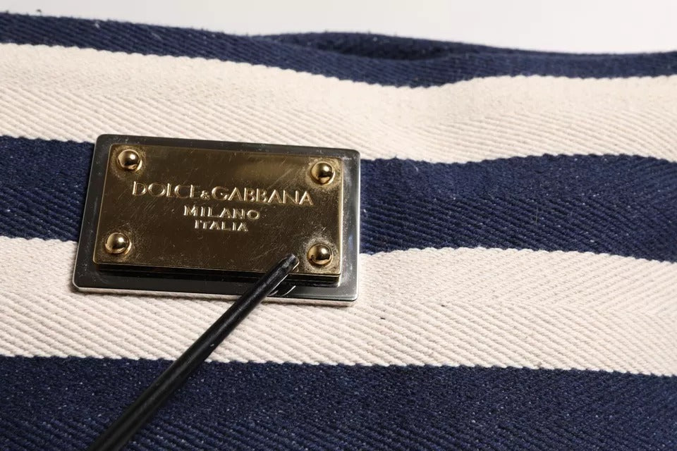 Tragetasche mit Logo-Plakette und blauen weißen Streifen