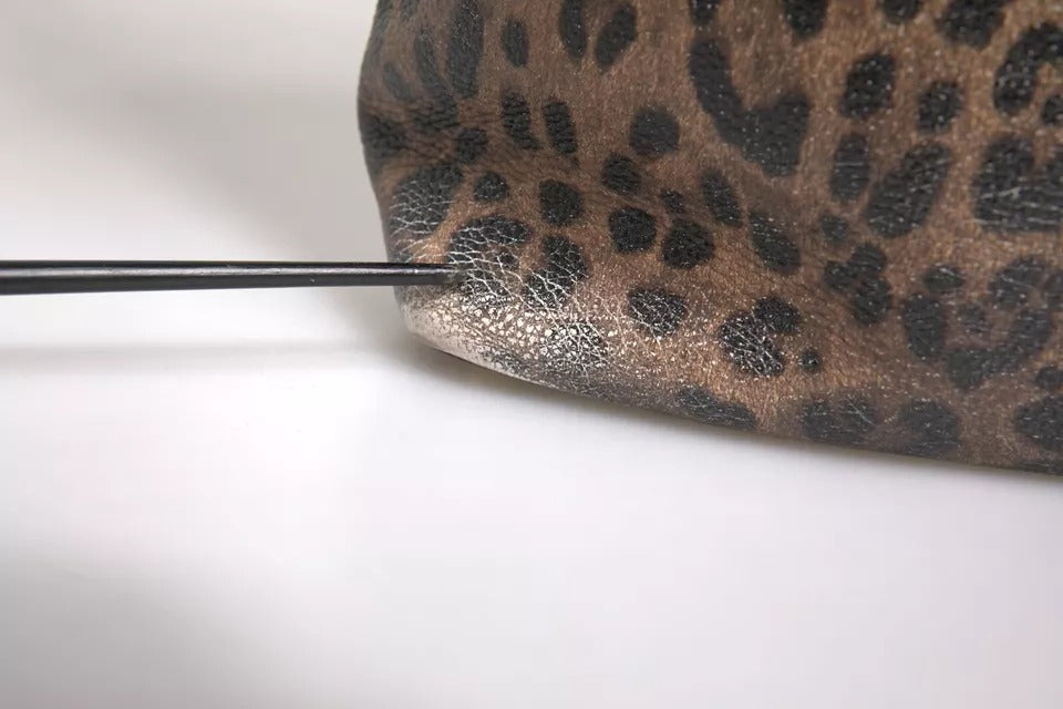 Braun-schwarze Schultertasche aus Kalbsleder mit Leopardenmuster