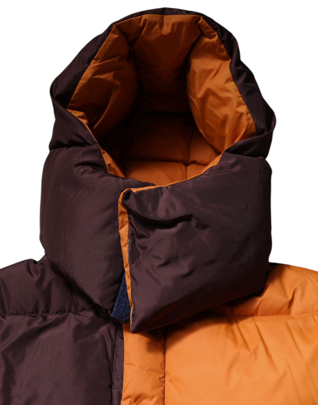 Mehrfarbige Steppjacke mit Kapuze