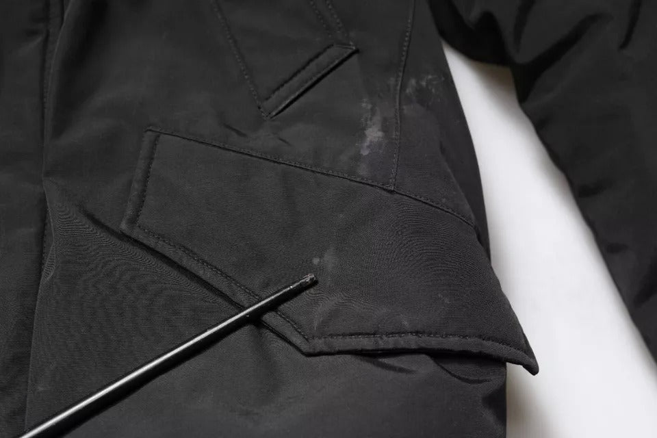 Schwarze, langärmlige Pelz-Lammfell-Manteljacke mit Kapuze