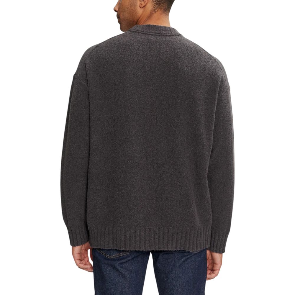 Grauer Baumwollpullover