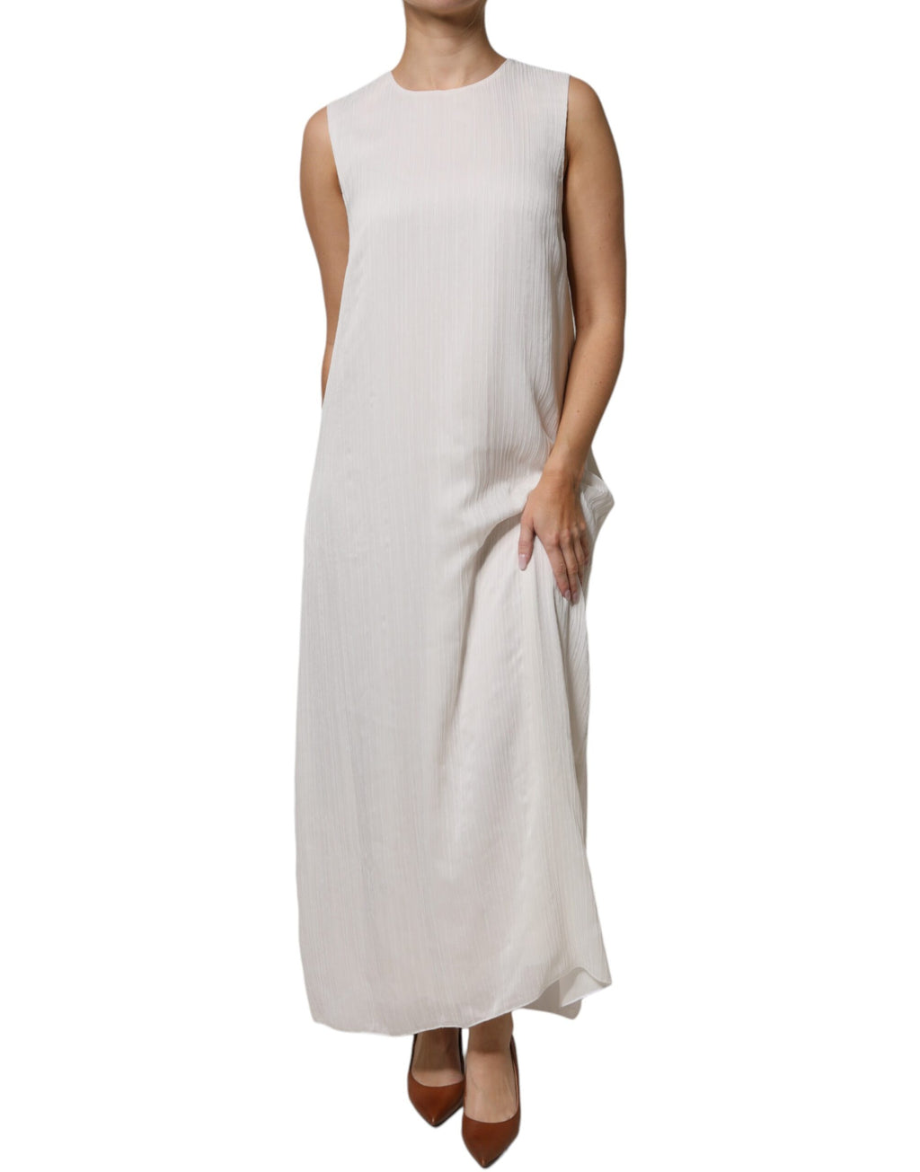 Weißes ärmelloses Maxikleid mit Rundhalsausschnitt