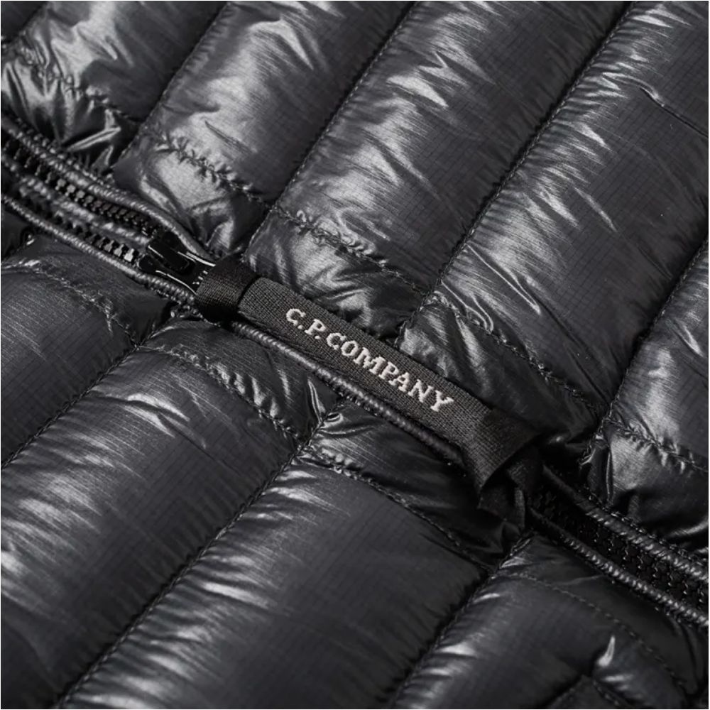 Graue Nylonjacke