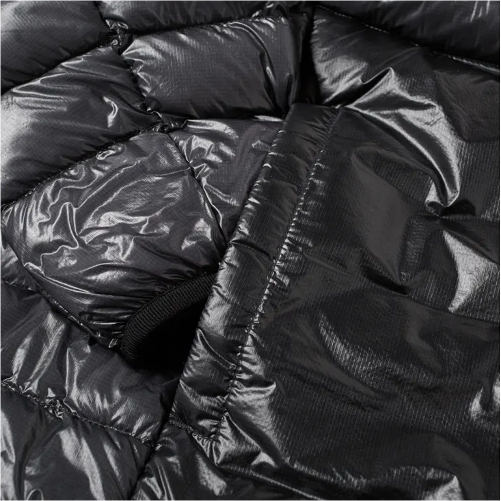 Graue Nylonjacke