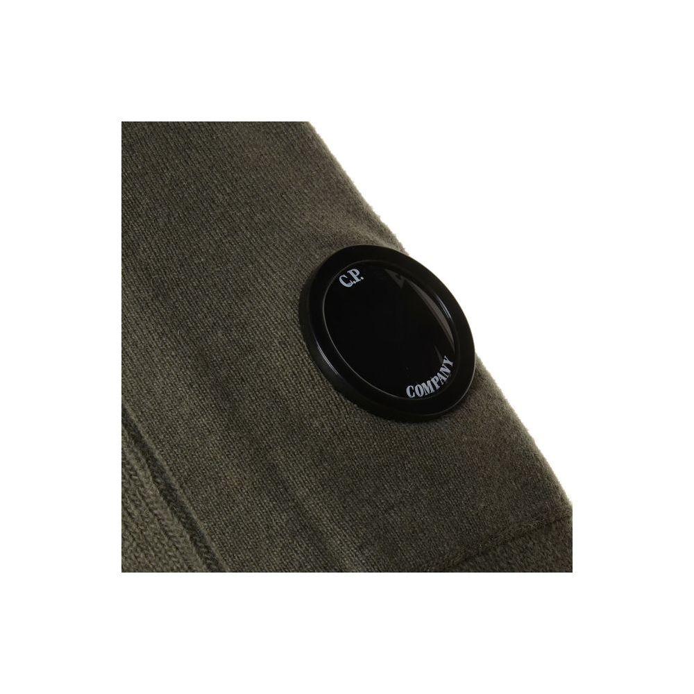 Grüner Wollpullover