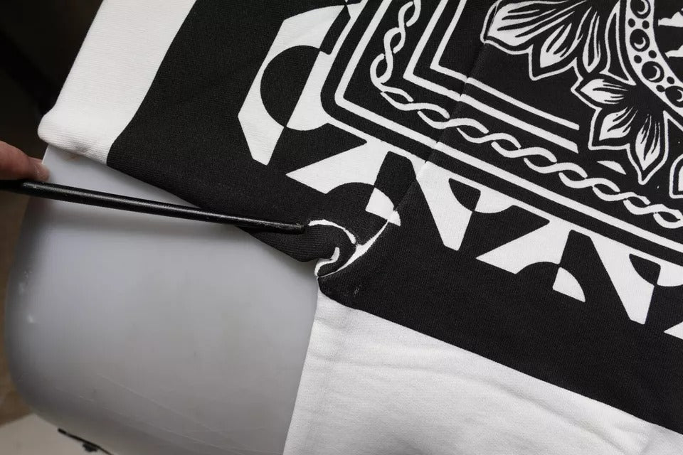 Weiß-schwarz bedruckter Baumwoll-Sweatshirtpullover