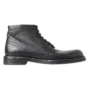 Schwarzer Lederstiefel