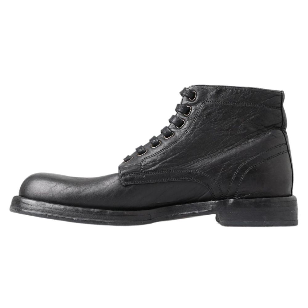 Schwarzer Lederstiefel