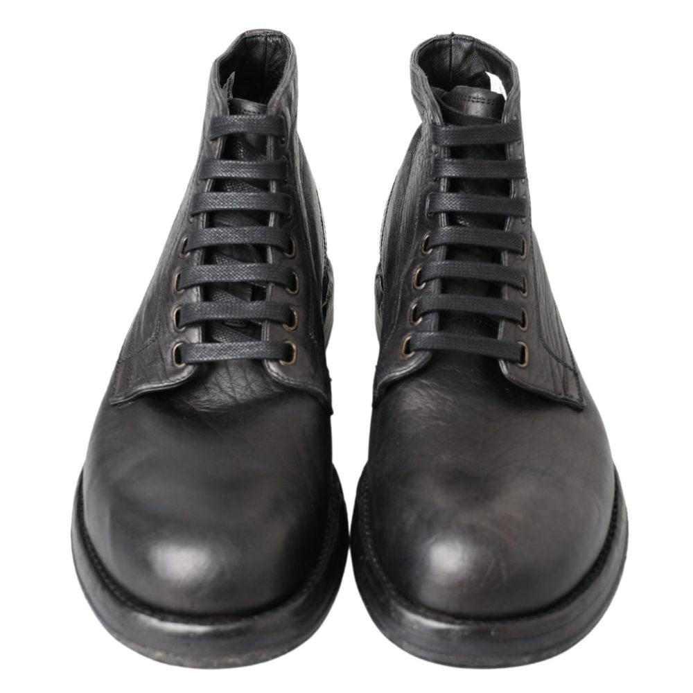 Schwarzer Lederstiefel