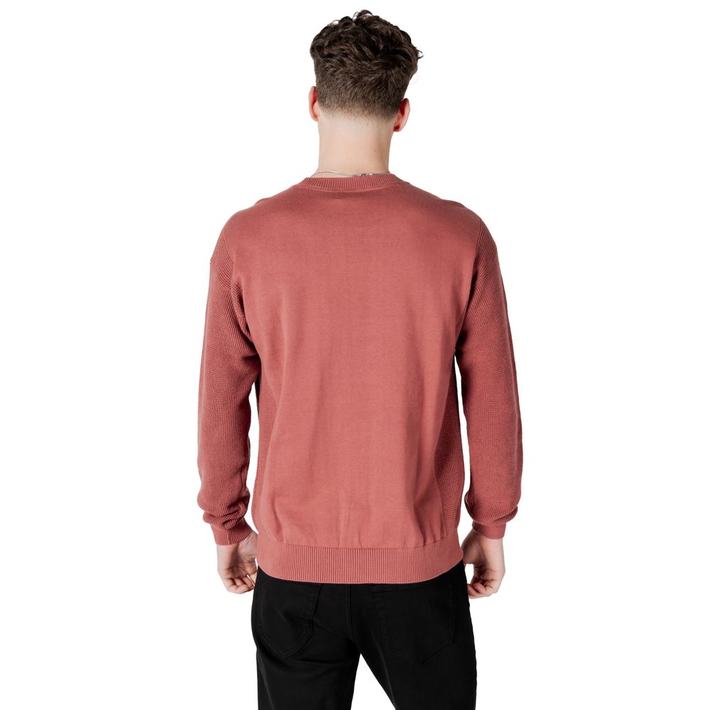 Roter Baumwollpullover