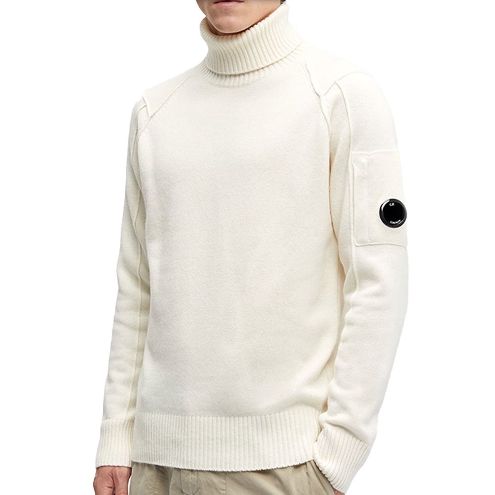 Weißer Wollpullover