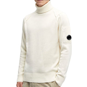Weißer Wollpullover