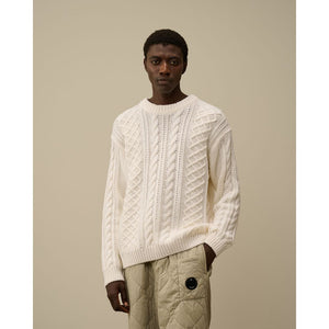 Weißer Wollpullover