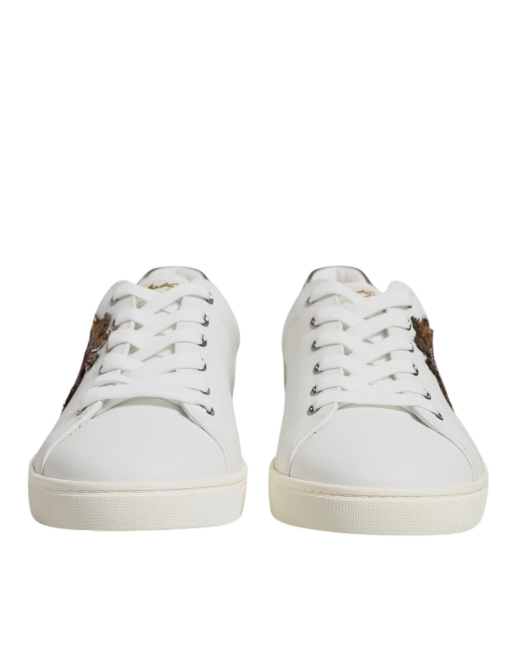Weiße Sneakers aus Leder mit Herzverzierung