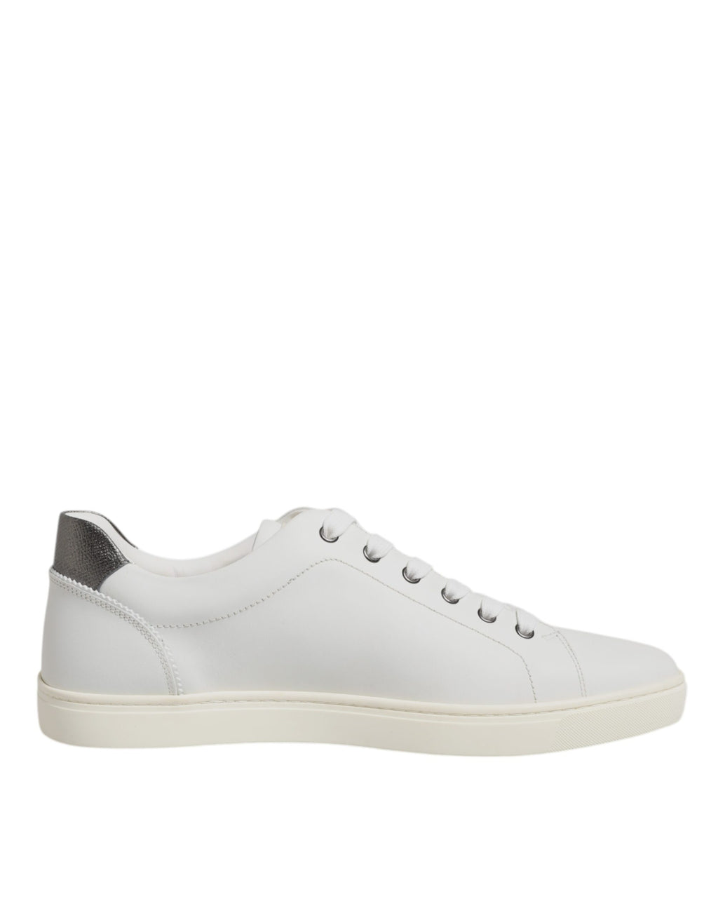 Weiße Sneakers aus Leder mit Herzverzierung