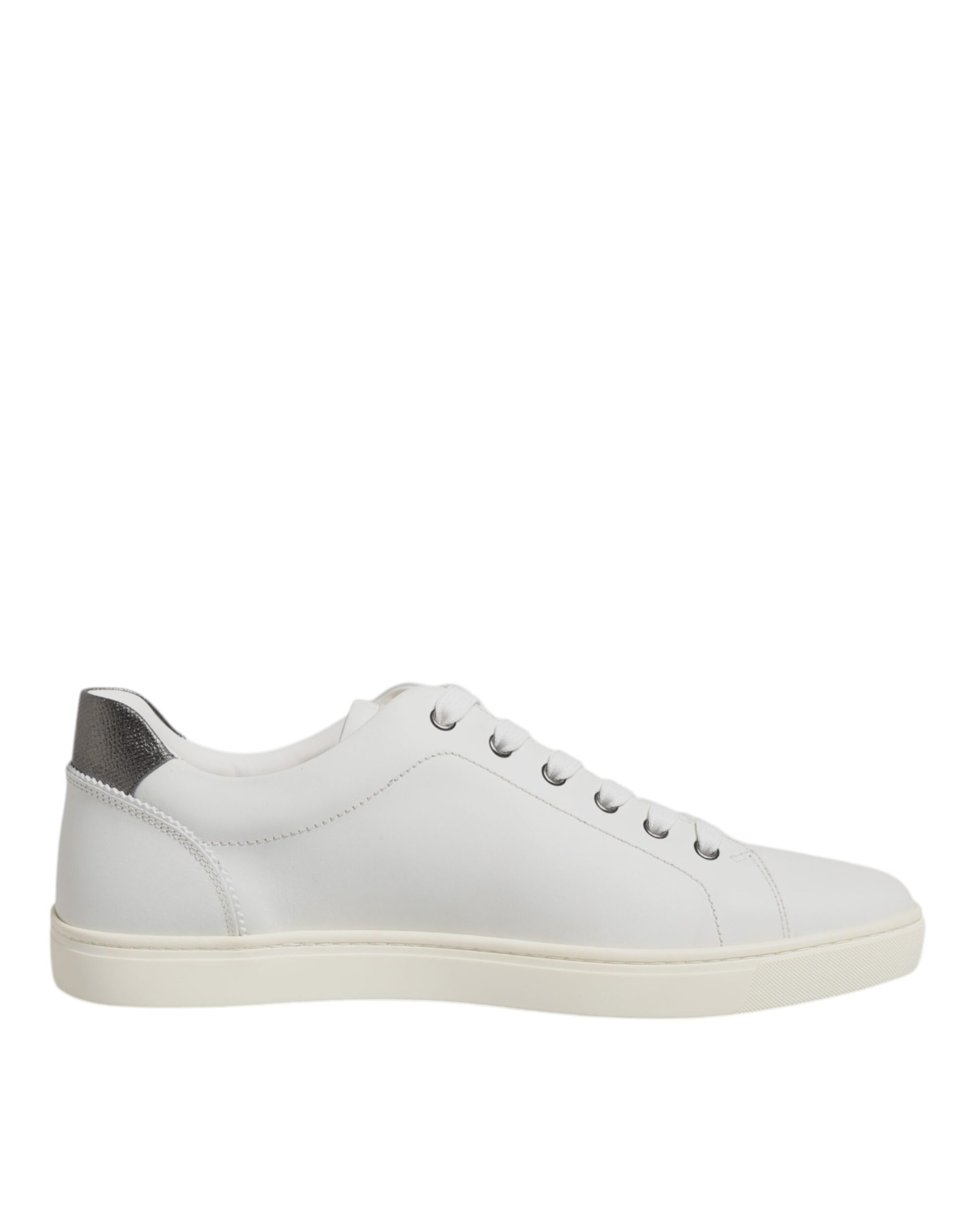 Weiße Sneakers aus Leder mit Herzverzierung