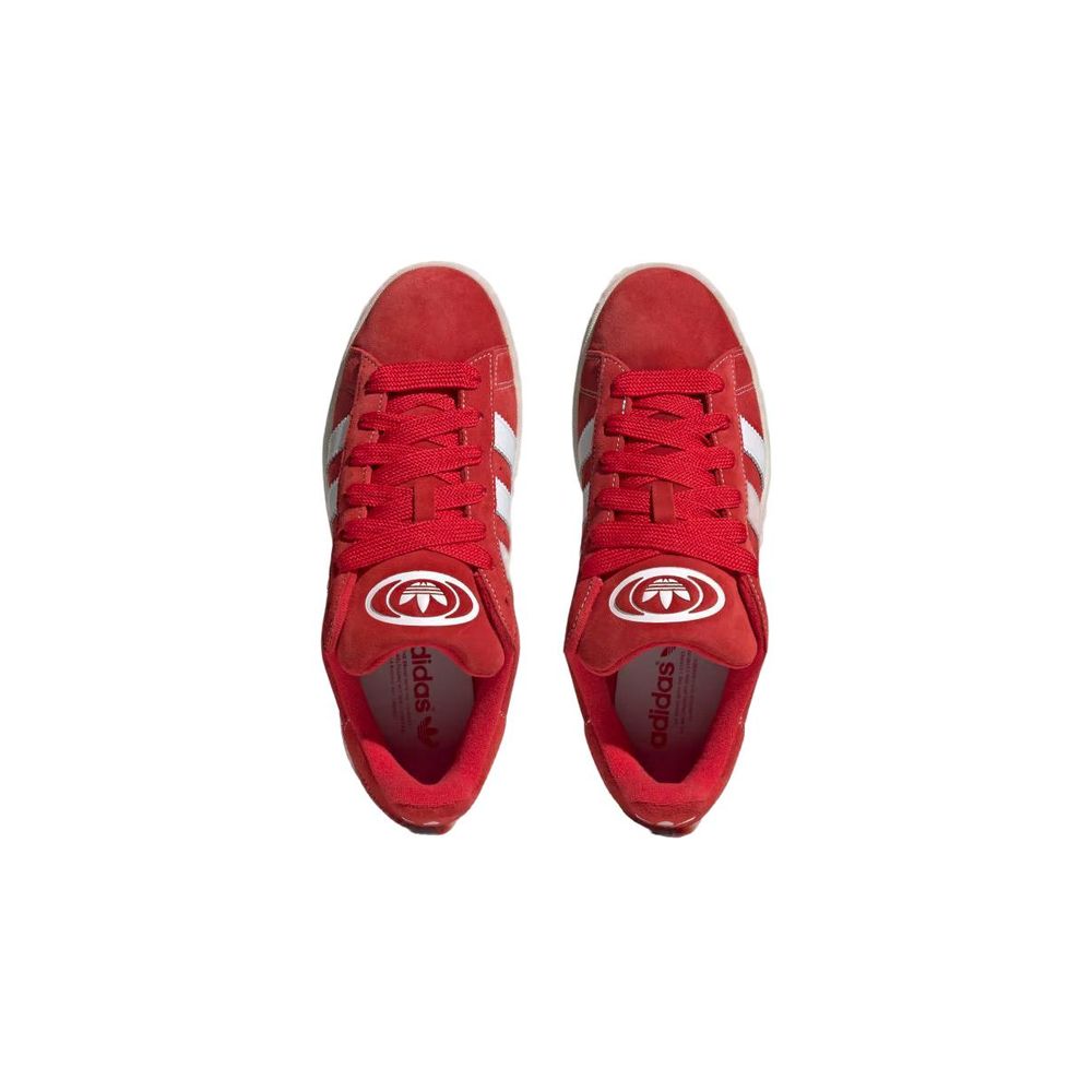 Roter Sneaker aus Polyethylen