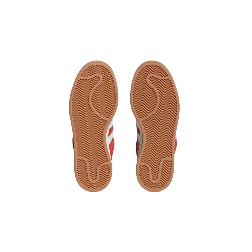 Roter Sneaker aus Polyethylen