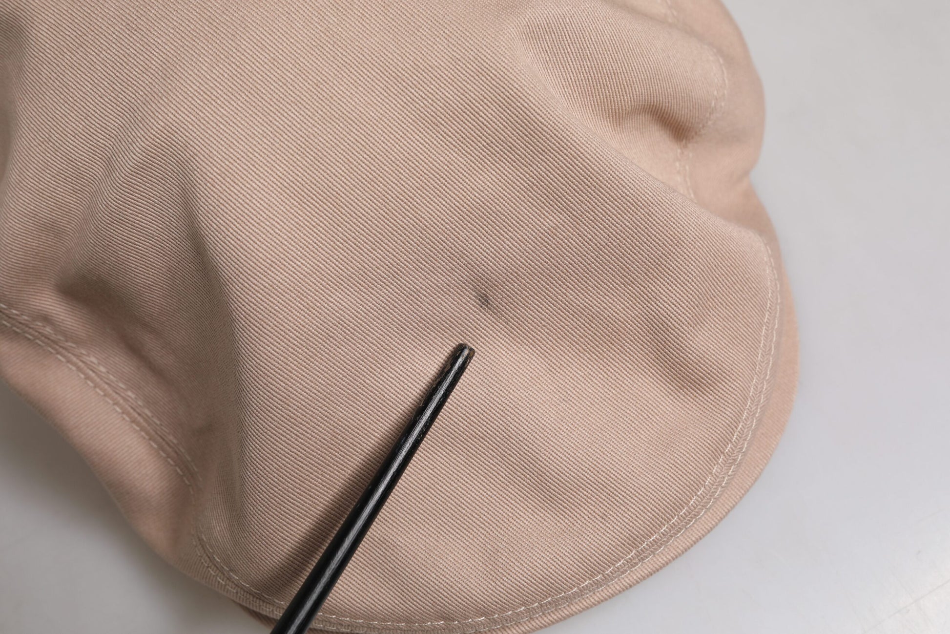 Beigefarbener Zeitungsjungen-Capello-Cabbie-Hut aus Baumwolle