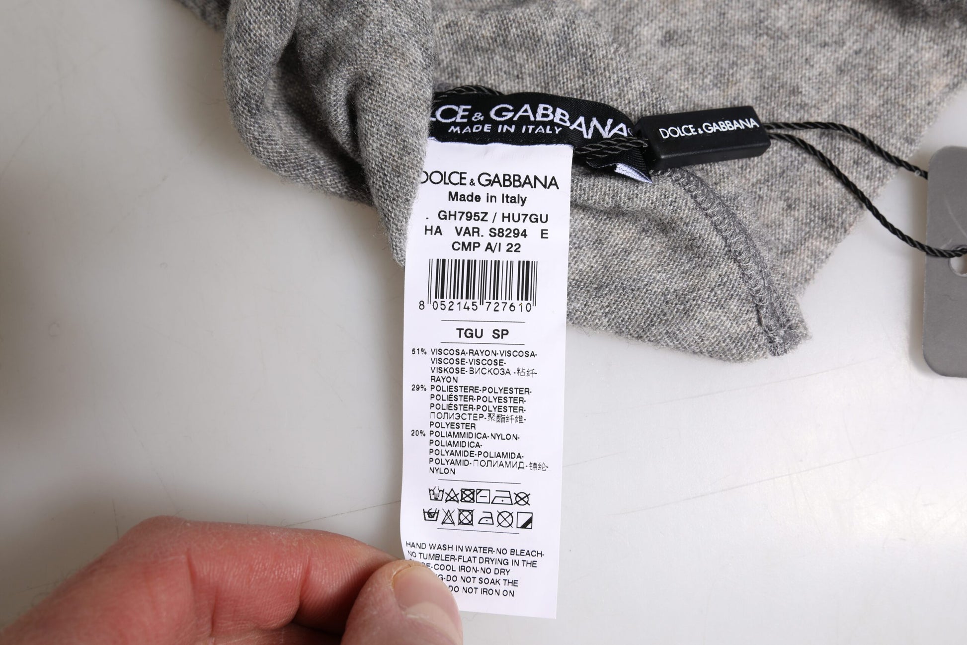 Graue Strickmütze aus Viskosemischung