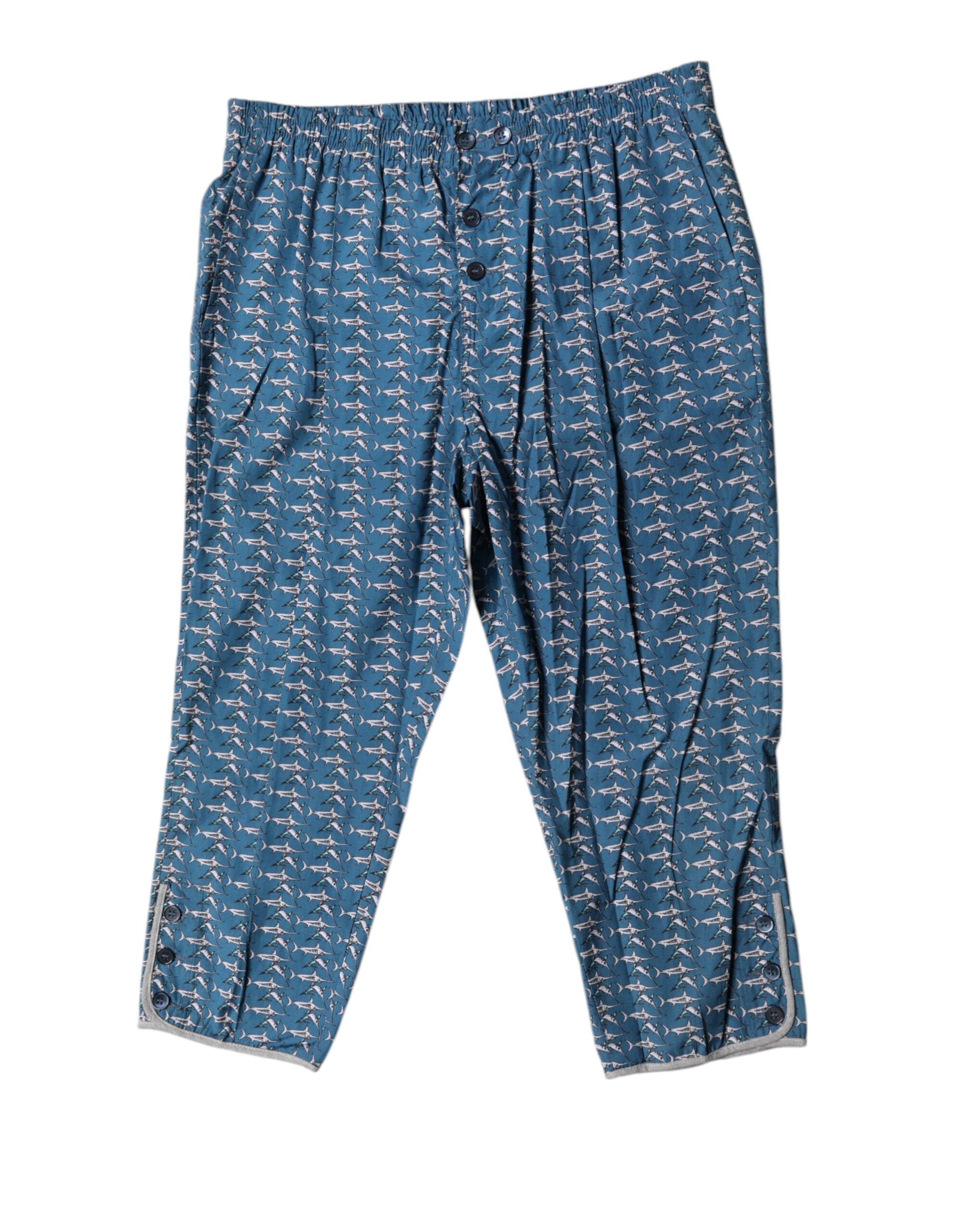 Kurze Strandmode mit blauem Hai-Print