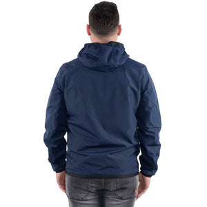 Blaue Nylonjacke