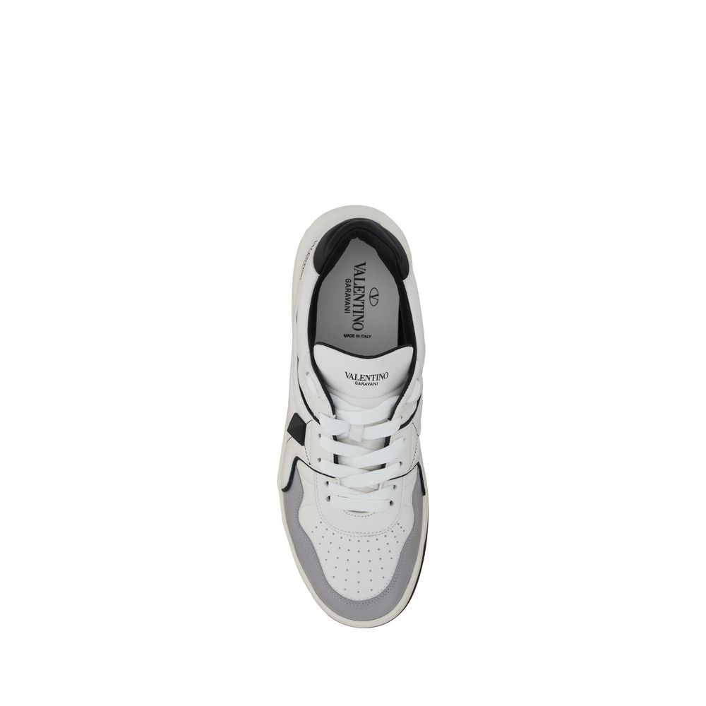 Sneakers mit einem Nieten