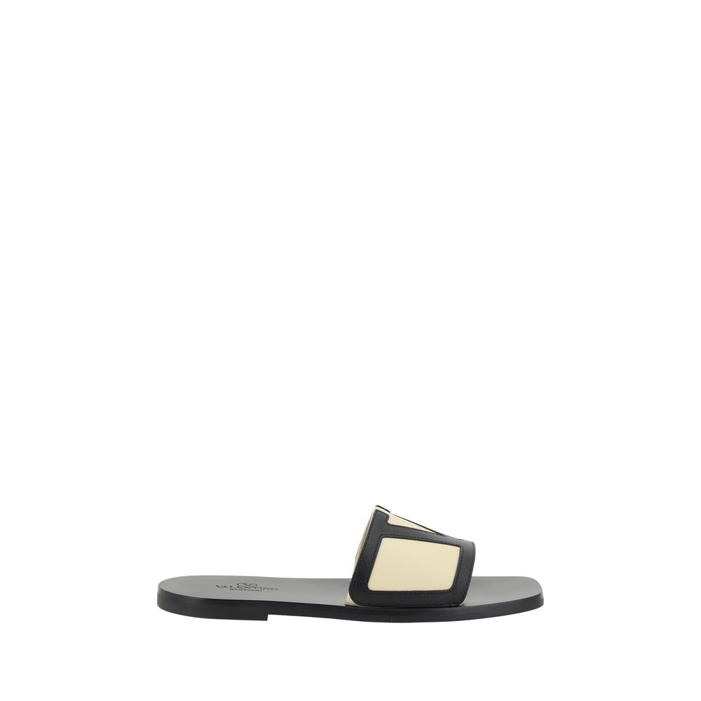 Sandalen mit V-Logo